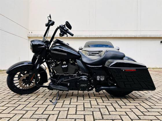 HARLEY-DAVIDSON ROAD KING SPECIAL 